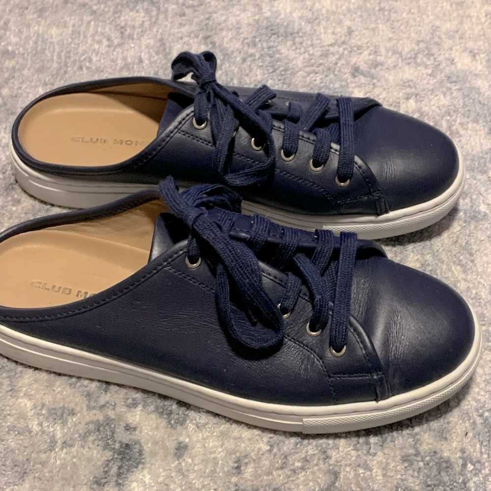 Club Monaco navy/white leather sneaker size 8